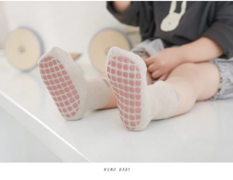 TinyToes Winter Anti - Slip Socks - BloomBambinoTinyToes Winter Anti - Slip SocksBloomBambinoBloomBambino14:173086thick02;200000463:200661897M for 1-3YTinyToes Winter Anti - Slip SocksM for 1 - 3YMix 1